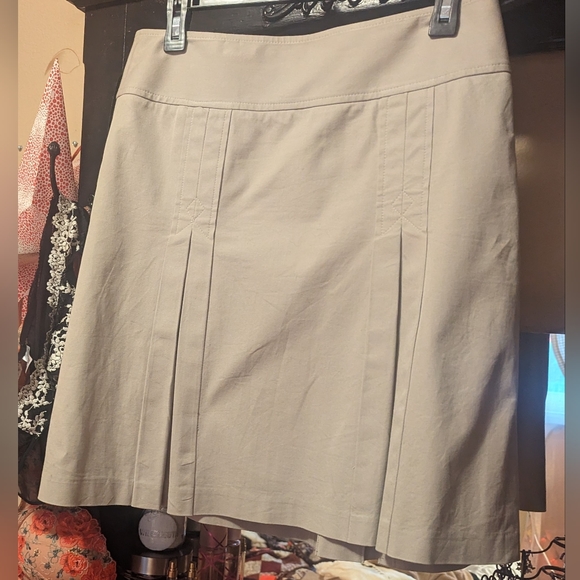 NWOT Ann Taylor Loft women's size 8 pleated khaki skirt - Picture 5 of 5
